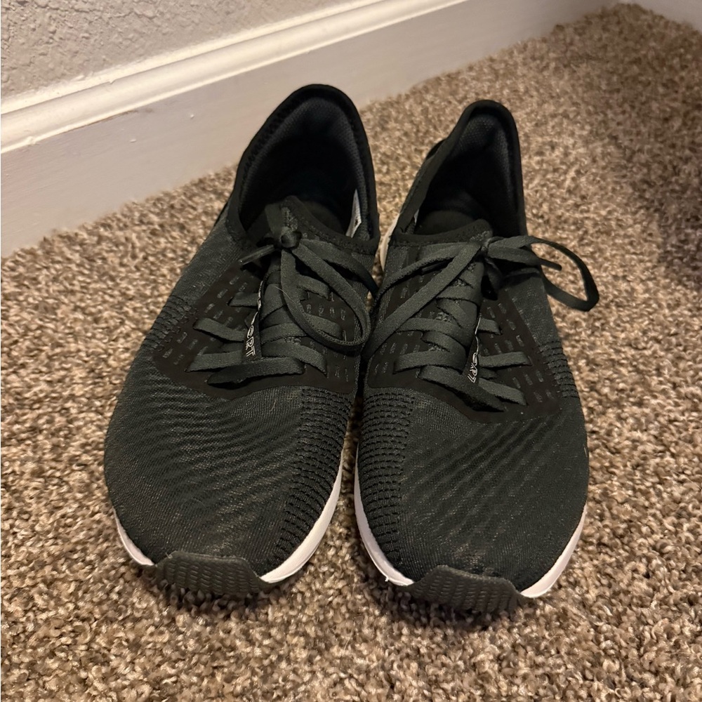 New balance women’s Black Athletic Shoes